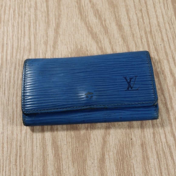 Vintage Authentic Louis Vuitton Blue Epi Leather 4 Ring Key Holder Case 4 x 2-in - Picture 1 of 11